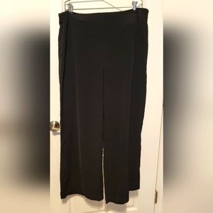 NWT Women's plus size trousers. Size 18.